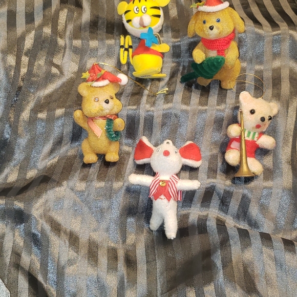 Vintage flocked Christmas ornaments - Picture 3 of 8